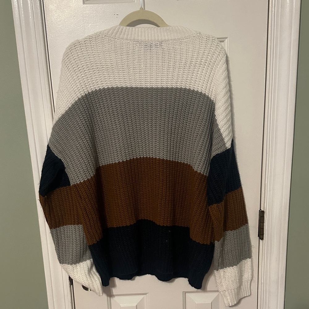 Modern Chic Colorblock Sweater - Picture 4 of 4